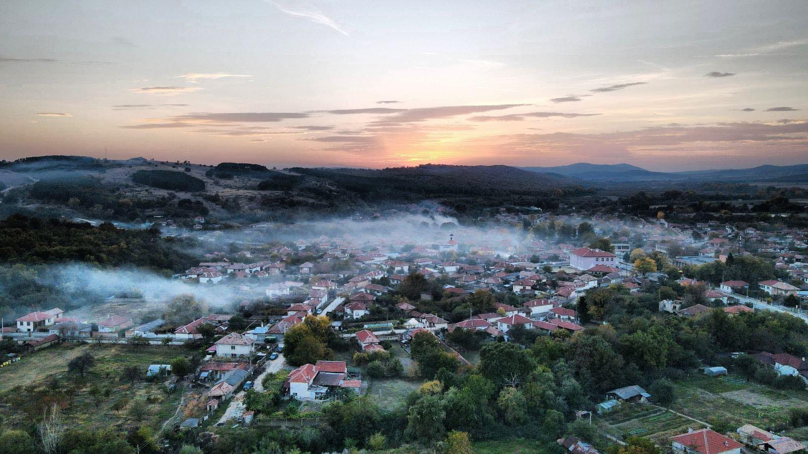 МЕСТОПОЛОЖЕНИЕ на село Красново